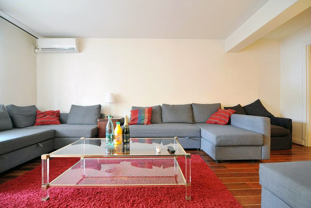 google search vacation rental booking.com paris