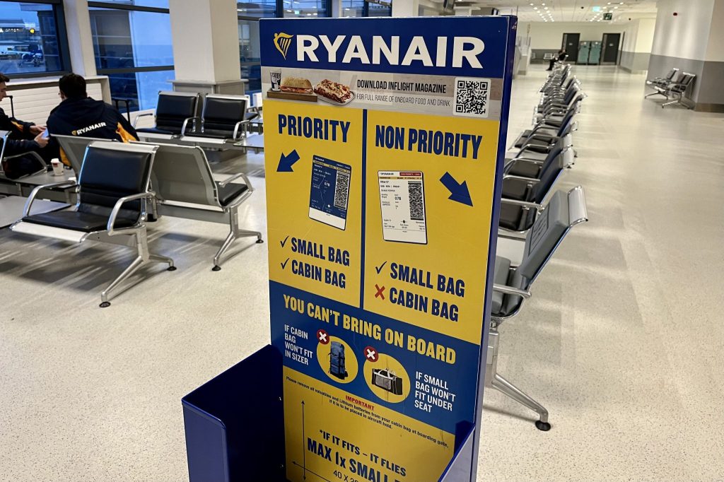 Ryanair baggage sign