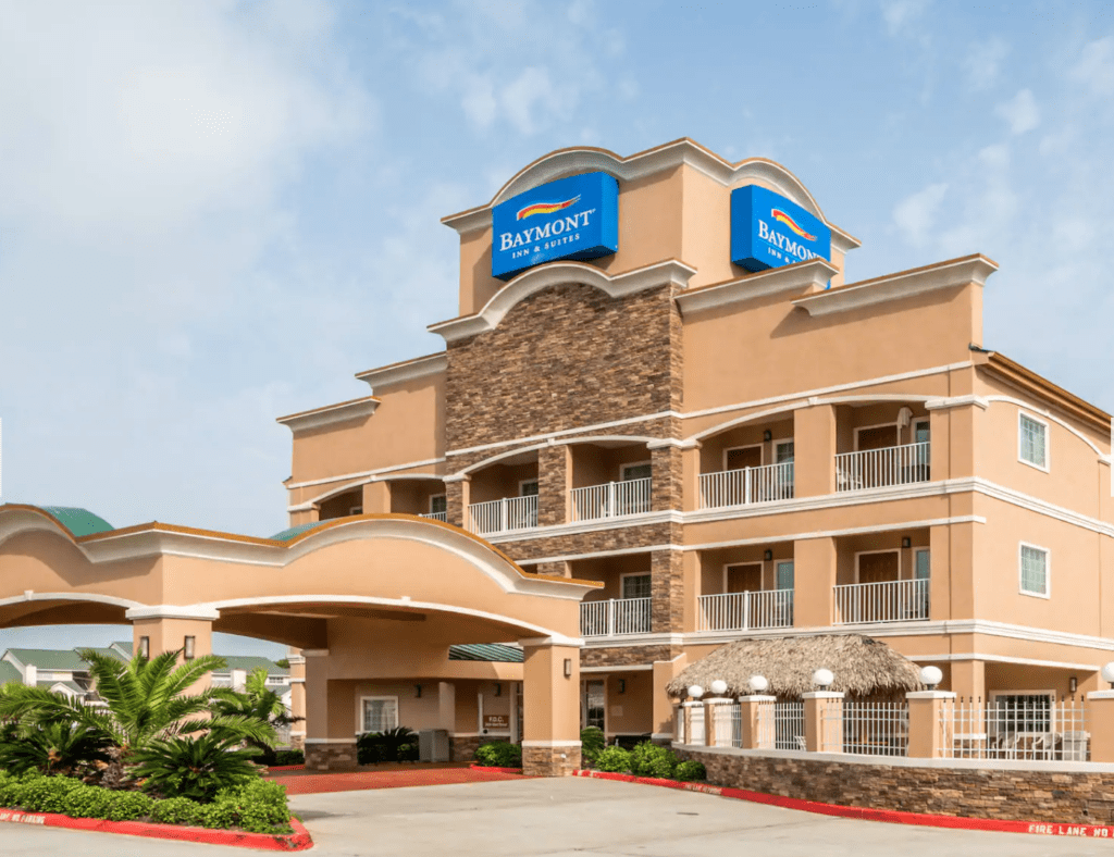 Exterior of Baymont by Wyndham Galveston. Source: Wyndham.