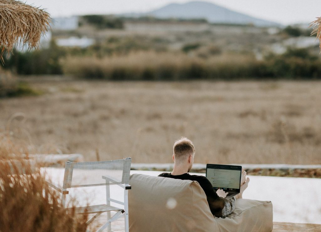 Survey finds most business travelers find tracking expenses is a challenge.