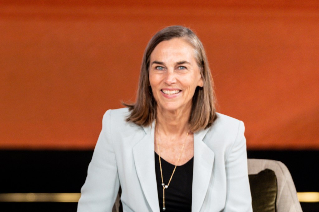a photo portrait of Marriott CFO Leeny Oberg