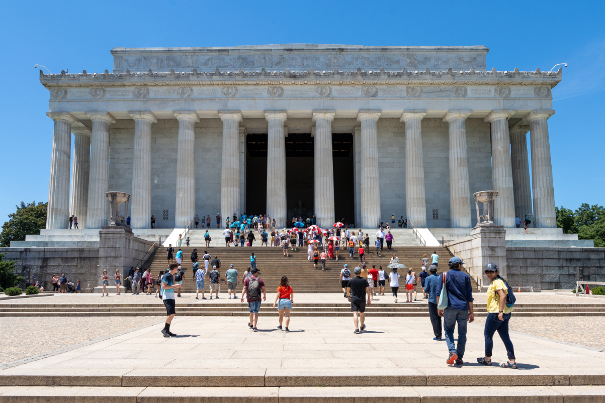 image of the lincoln Memorial in Washington DC with tourists