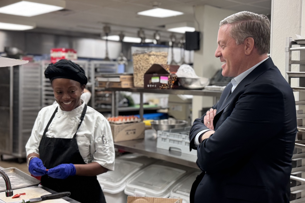 aimbridge ceo craig s smith talking with a hotel worker source aimbridge hospitality