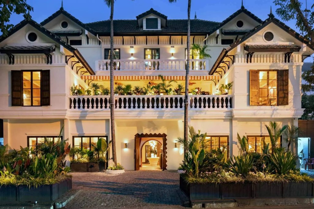 Exterior of a fancy mansion-like house that's the home of the members club run by Soho House.
