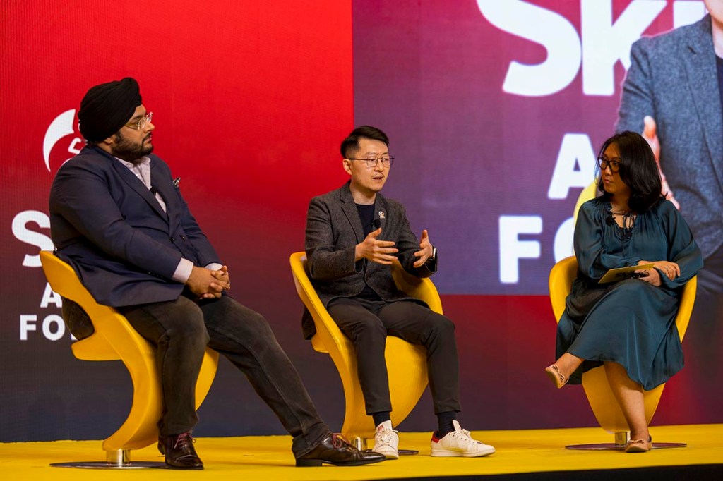 Tejveer Singh Bedi (L), Traveloka VP of Commercial, and David Liu (C), Klook Chief Customer Experience Officer, speaking at Skift Asia Forum on April 29, 2026 in Bangkok.